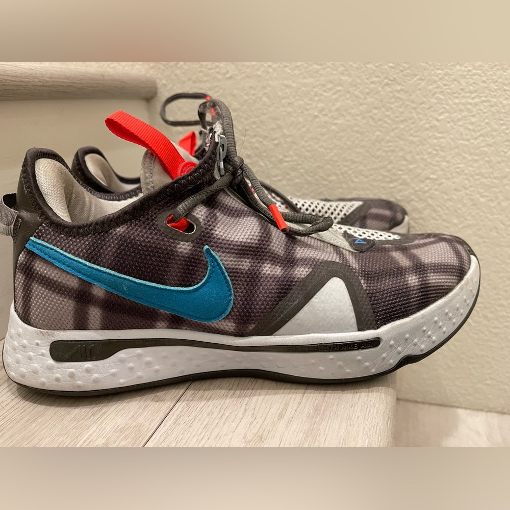 Nike Paul George 4 Men’s basketball shoe Sz 9